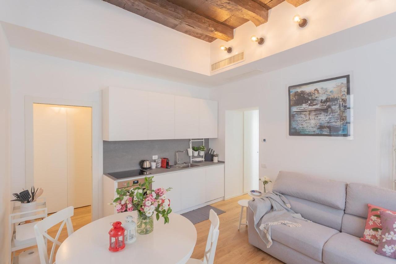 Independence Apartment With Balcony By Rent All โกโม ภายนอก รูปภาพ