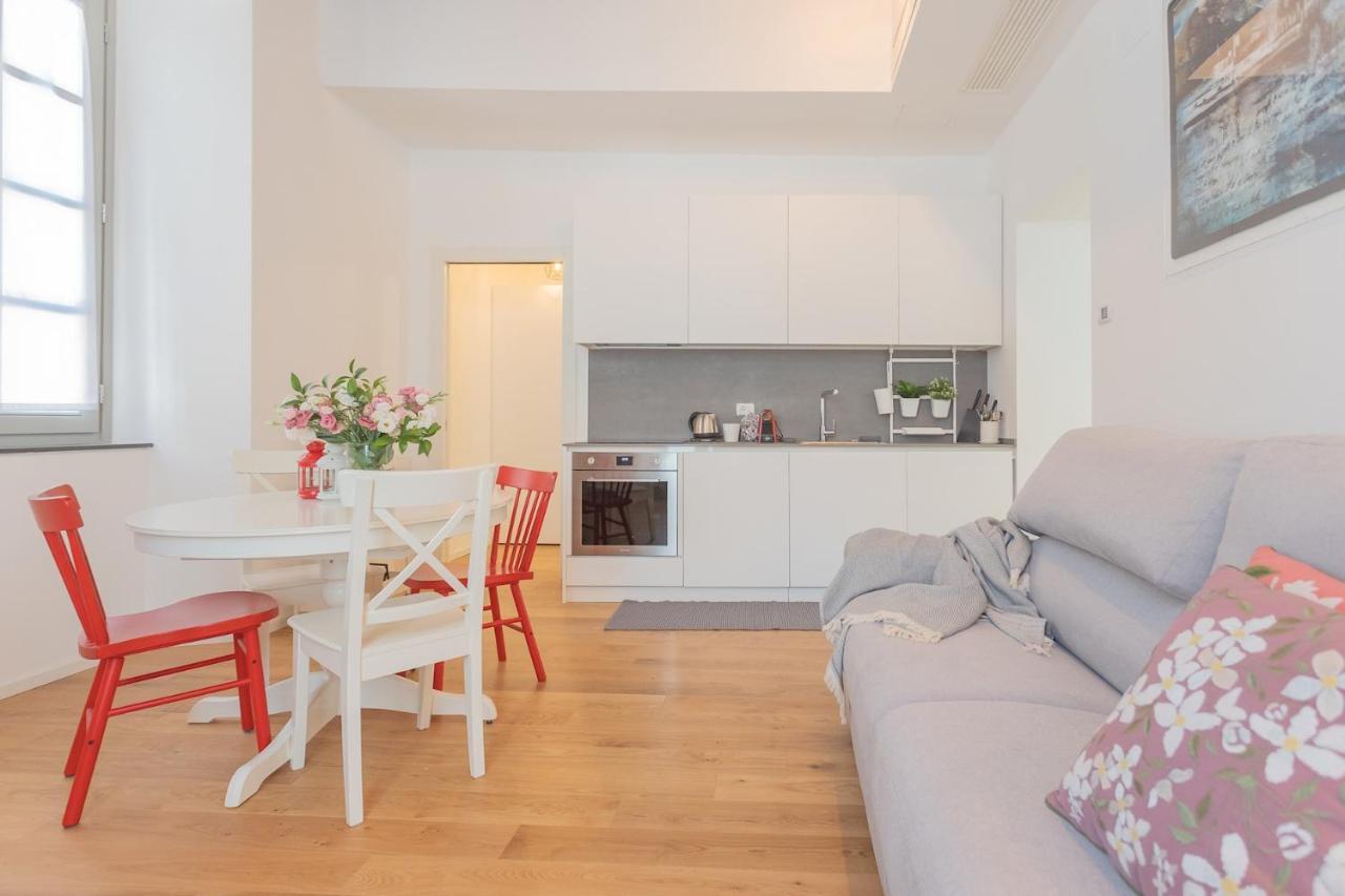 Independence Apartment With Balcony By Rent All โกโม ภายนอก รูปภาพ