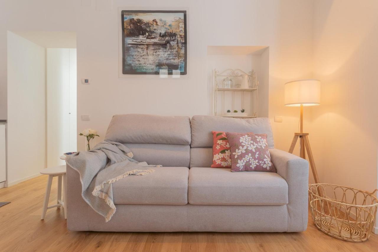 Independence Apartment With Balcony By Rent All โกโม ภายนอก รูปภาพ